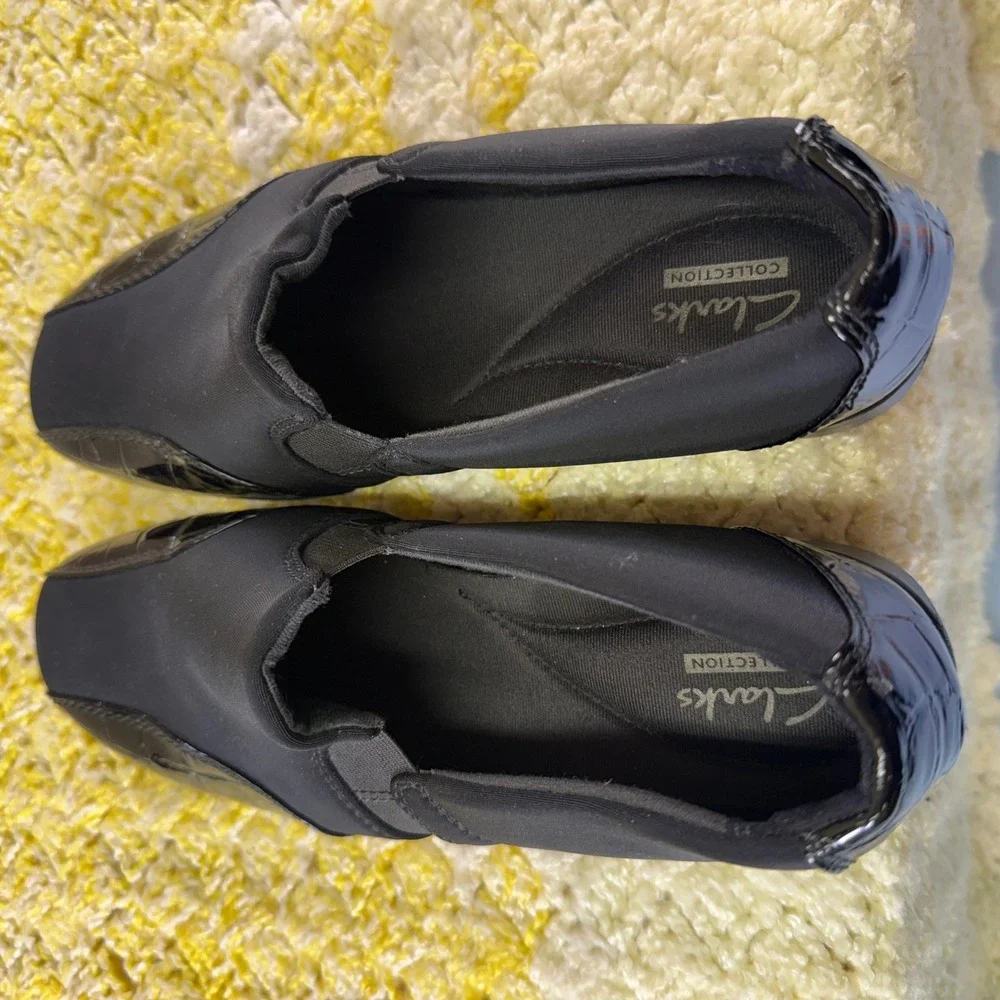 Clarks Collection Womens Black Slip On Loafers Faux Croc Accent 26102169 Size 7M